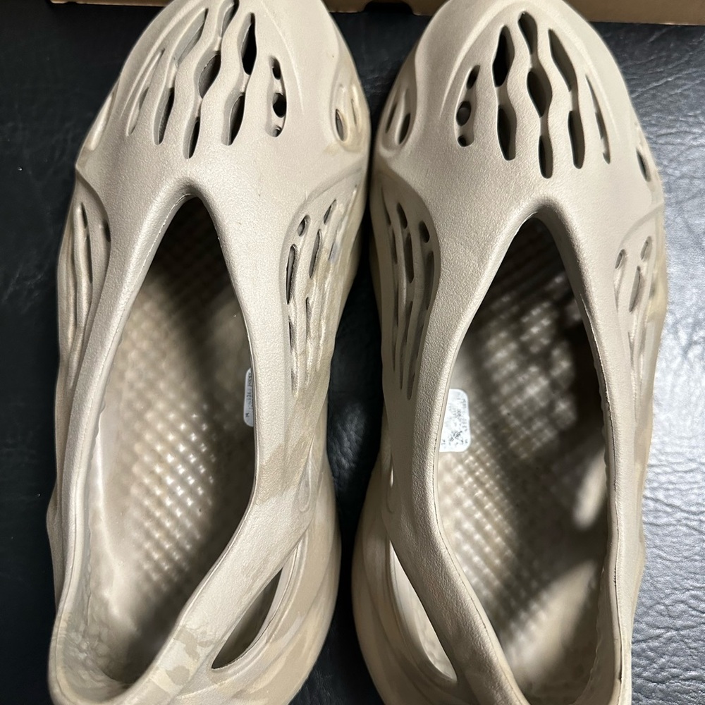 Yeezy Foam RNRS (Stone Sage)